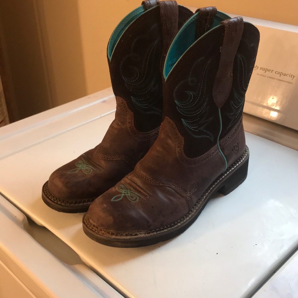 Size 10B Womens Ariat Boots
